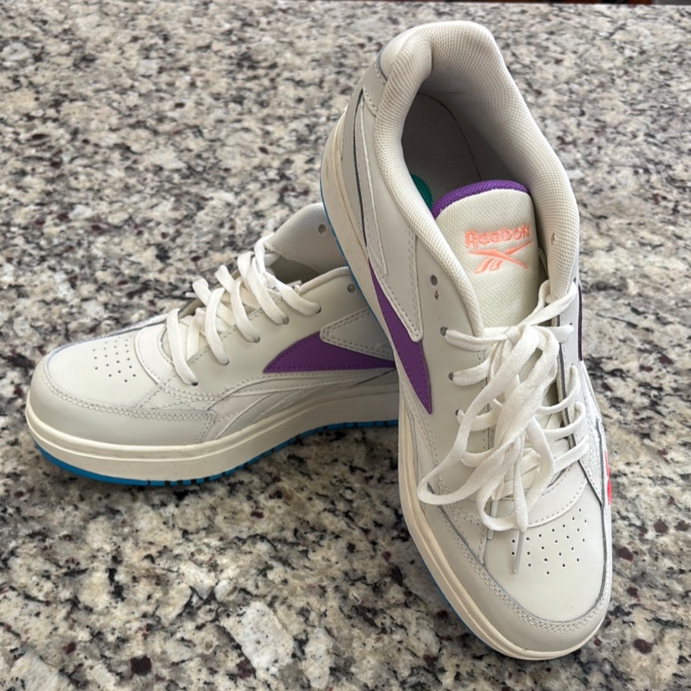Reebok-WOMEN size 8